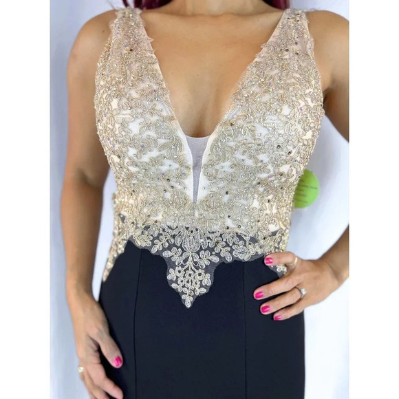 NWT Windsor Black Gold Lace V-NeckFormal Gown $135 - Picture 3 of 14